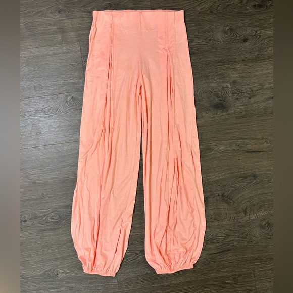 *NWOT* FP Movement Find Your Flow Pants - Pastel Peach - Picture 5 of 8